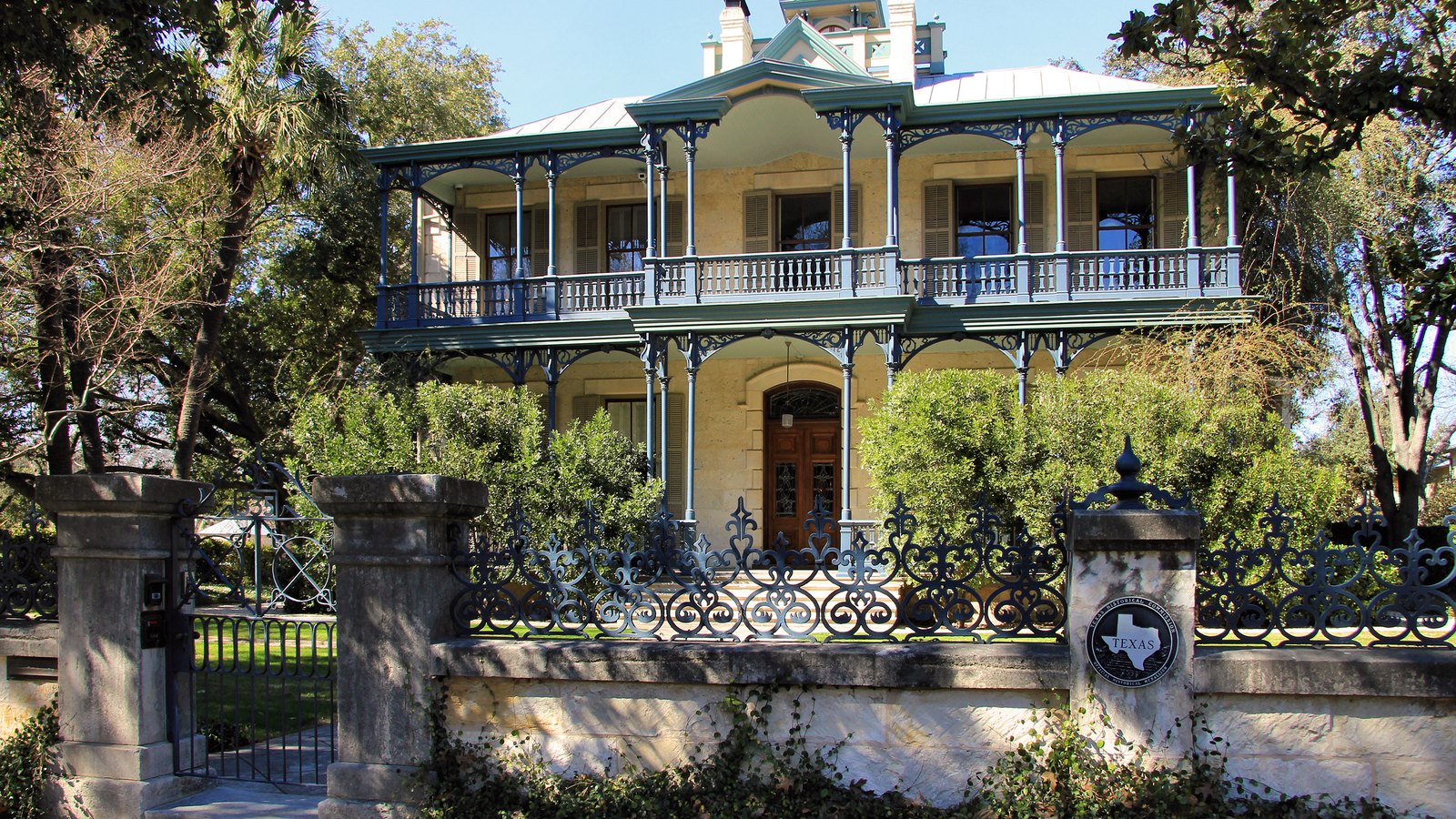 San Antonio historic home exterior representing the steps after a Texas buyer offer is accepted
